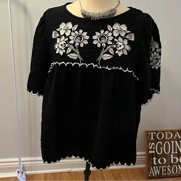 Old Navy Black Ruffle Sleeve Blouse White Embroidery XL - Picture 3 of 10